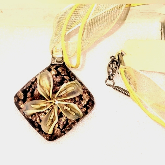Glitter Glass Pendant Yellow Flower - Picture 5 of 9